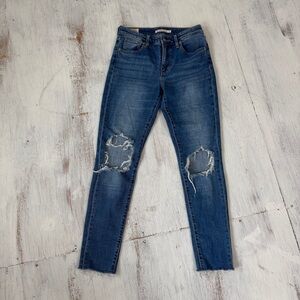 Levi’s 721 High Rise Skinny Jeans Distressed Knee Raw Hem 26